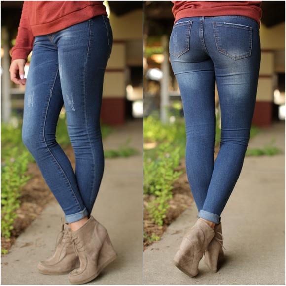 LAST✨Dark Denim Lightly Distressed Skinny Jeans - Picture 2 of 3